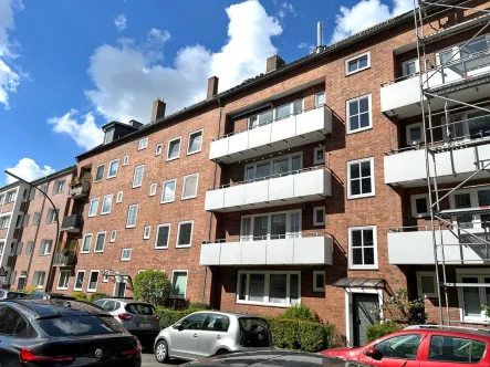 Straßenansicht - Wohnung kaufen in Hamburg-Hamm-Nord - Geräumige Balkonwohnung in zentraler Lage