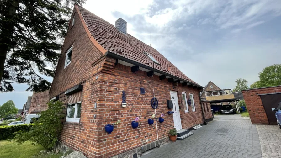 Haus - Haus kaufen in Rendsburg - EFH mit umfangr. Nutzungs- und Gestaltungsmögl.