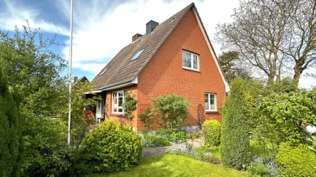 Seitenansicht - Haus kaufen in Gülzow - Wohlfühlhaus mit zauberhaftem Gartenparadies