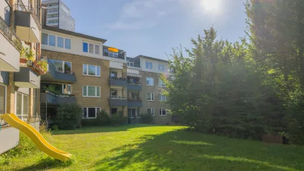 Rückansicht - Wohnung kaufen in Hamburg-Eimsbüttel - Schöne Dachgeschosswohnung in zentraler Lage