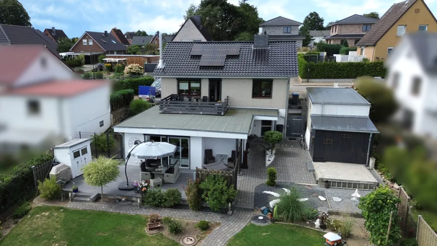 Titelbild - Haus kaufen in Scharbeutz-Gleschendorf - Vielseitiges Zweifamilienhaus mit Weitblick