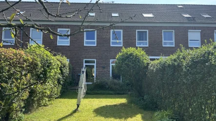 Rückansicht - Haus kaufen in Flensburg - Geräumiges Reihenmittelhaus in beliebter Wohnlage