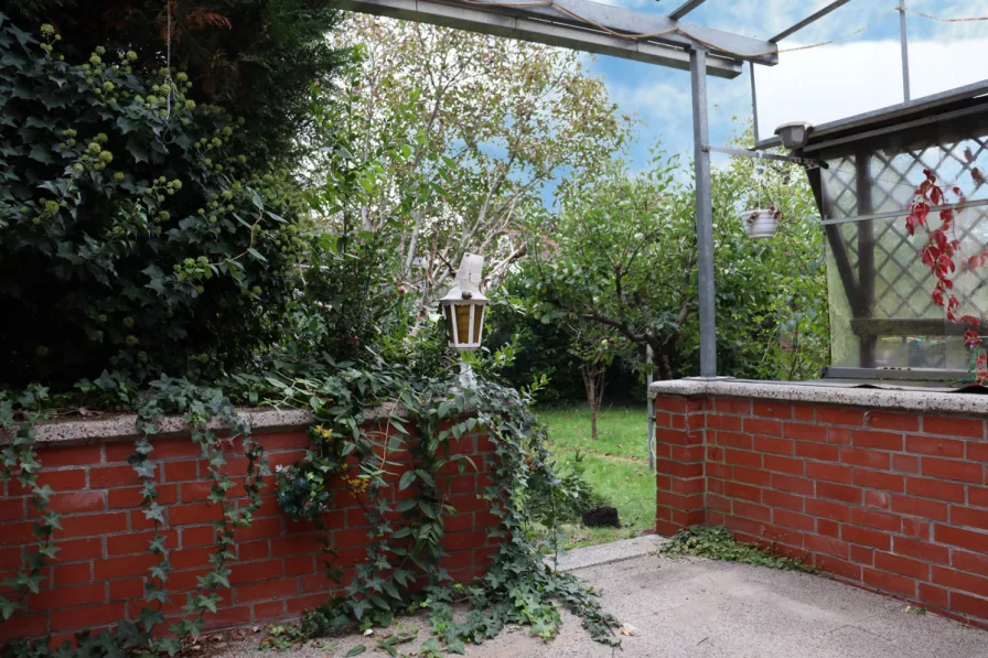 Terrasse mit Blick zum Garten