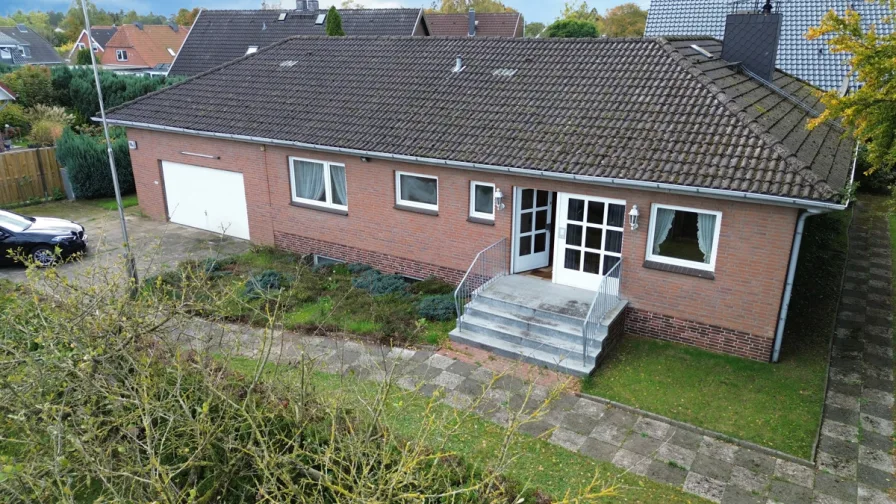 Titelbild - Haus kaufen in Pansdorf - Massives Einfamilienhaus mit Wohnkeller und Garage