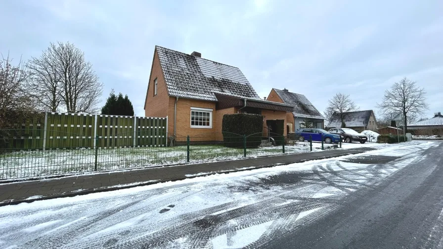 Haus - Haus kaufen in Neumünster - Renovierungsbedürftiges Familiendomizil in Einfeld