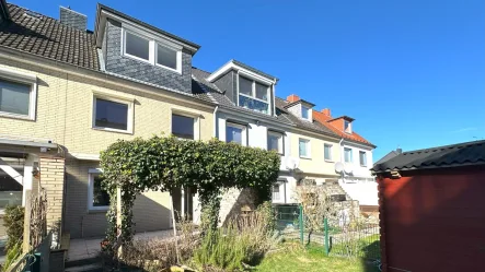 Rückansicht  - Haus kaufen in Hamburg-Lohbrügge - Familienfreundliches Reihenmittelhaus mit Garten