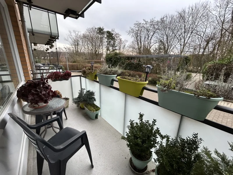 Balkon - Wohnung kaufen in Halstenbek - Vermietete Balkonwohnung in S-Bahn Nähe inkl. Stellplatz