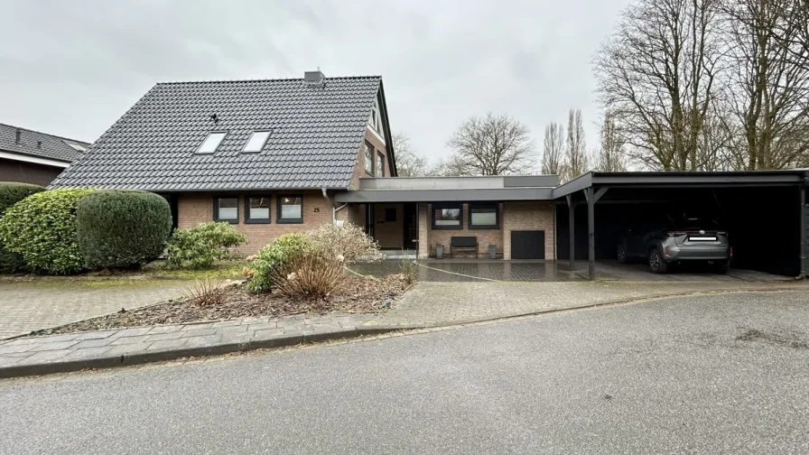 Haus - Haus kaufen in Neumünster - Modernisiertes Einfamilienhaus für die große Familie