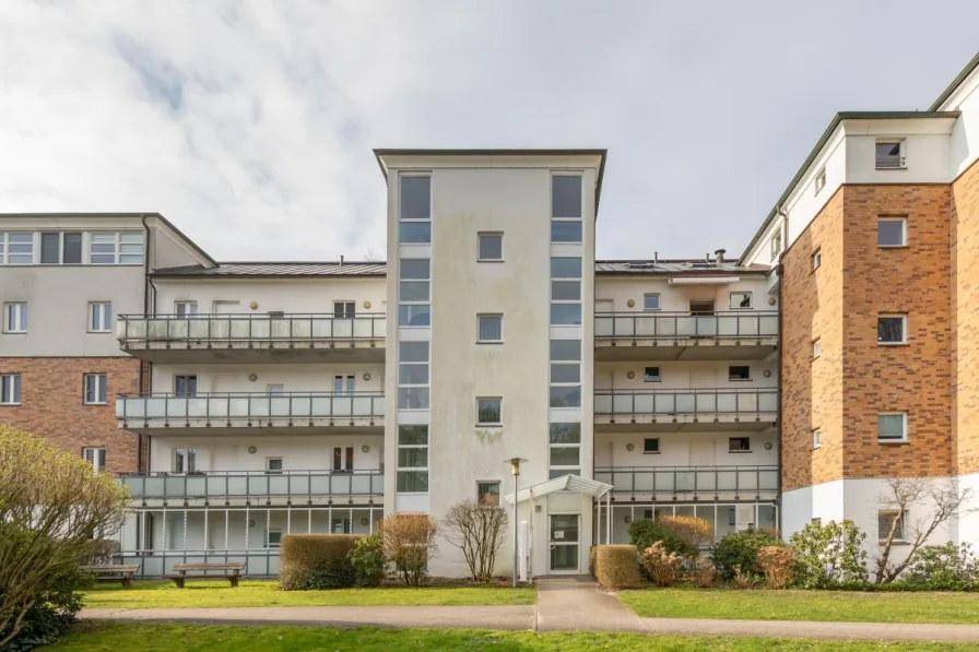 Gebäudeansicht - Wohnung kaufen in Hamburg-Alsterdorf - Frei lieferbare, barrierefreie 2 Zimmer-Wohnung am Alsterlauf 
