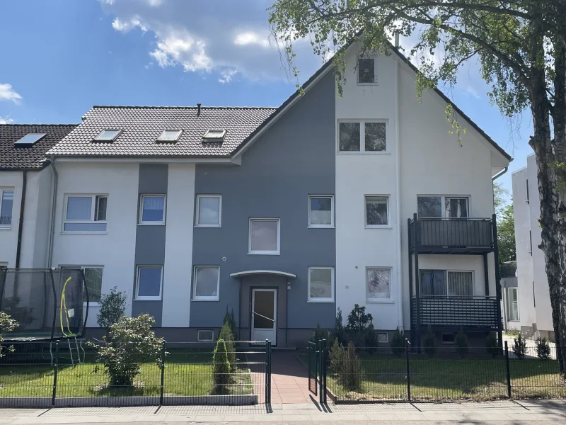 Hausansicht - Haus kaufen in Hamburg - Vollständig saniertes Mehrfamilienhaus mit 8 Wohneinheiten nahe dem Zentrum von Rahlstedt
