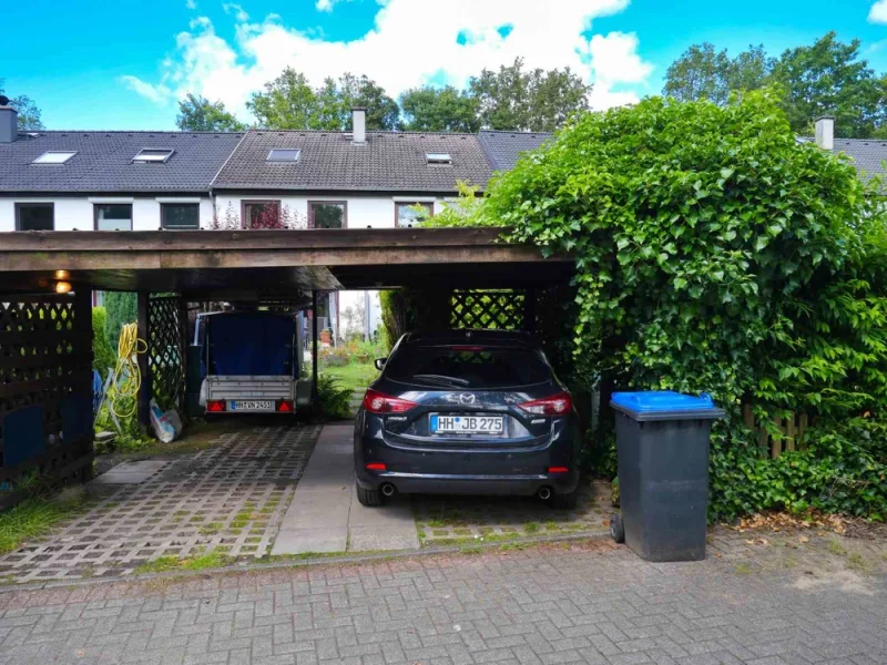 Carport auf dem Grundstück 