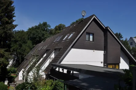 Häuserzeile - Haus kaufen in Hamburg-Eißendorf - Gemütliches Splitlevel-Stadthaus in Hanglage südlich der Elbe - grösser als man denkt