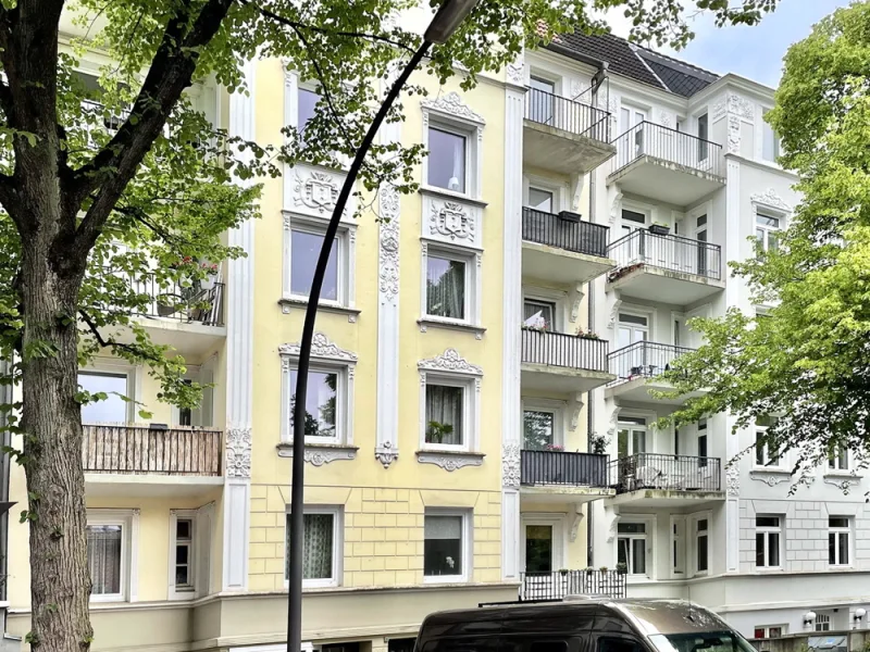 Außenansicht I - Zinshaus/Renditeobjekt kaufen in Hamburg / Barmbek-Süd - Gepflegter Zinshaus-Altbau mit 22 WE und 2 Ladenwohnungen im "Komponistenviertel"
