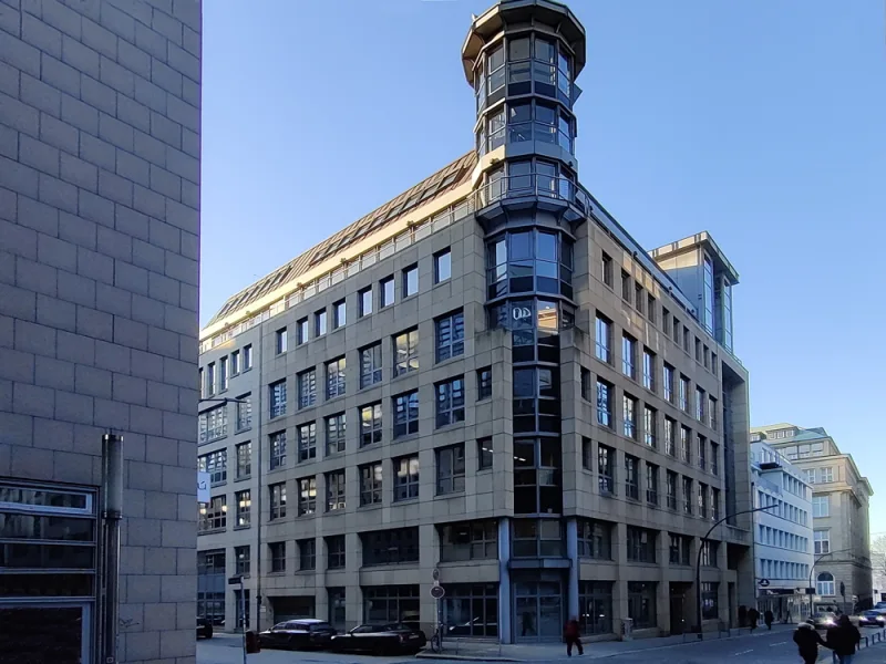 Gebäudeansicht I - Büro/Praxis mieten in Hamburg / Altstadt - Top Bürofläche in zentraler Citylage - zur Untermiete bis 12 / 2026 - provisionsfrei für den Mieter