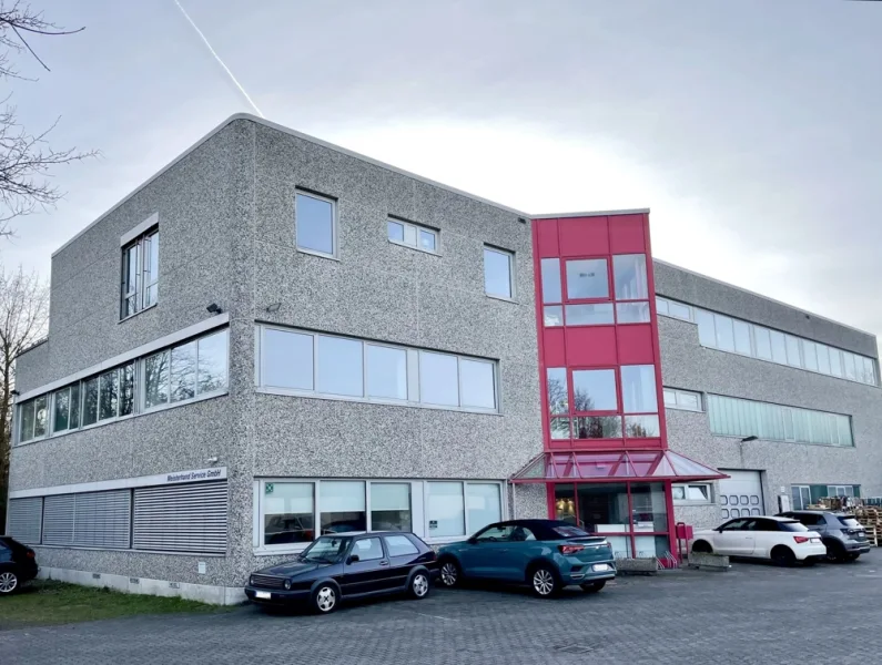Gebäudeansicht - Büro/Praxis mieten in Ahrensburg - Bürofläche - mit Potential - nahe A 1 im "Gewerbegebiet Nord" in Ahrensburg