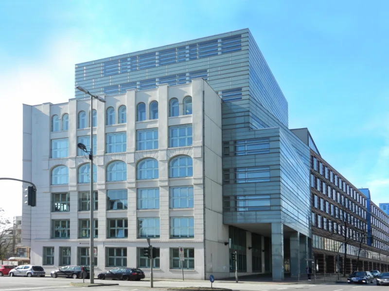 Gebäude Ansicht I - Büro/Praxis mieten in Hamburg / Neustadt - Direkt am "Michel": Schöne Bürofläche mit Balkon!