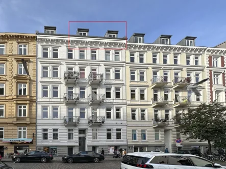 Außenansicht  - Wohnung kaufen in Hamburg-St. Georg - Neu ausgebaute Dachgeschosswohnung mit Dachterrasse mit Blick über Hamburg - zurzeit vermietet!