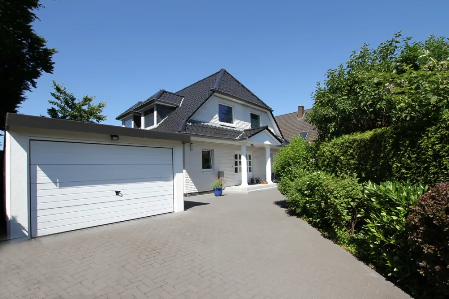 Haus und Garage - Haus kaufen in Norderstedt - VERKAUFT - Einfamilienhaus in ruhiger, rückwärtiger Lage von Glashütte, Grenze HH-Langenhorn!