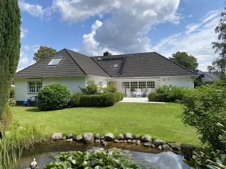 Ansicht - Haus mieten in Hamburg-Sasel - "VERMIETET" In Bestlage von Sasel - großzügiges + familiengerechtes Landhaus mit Traumgrundstück!