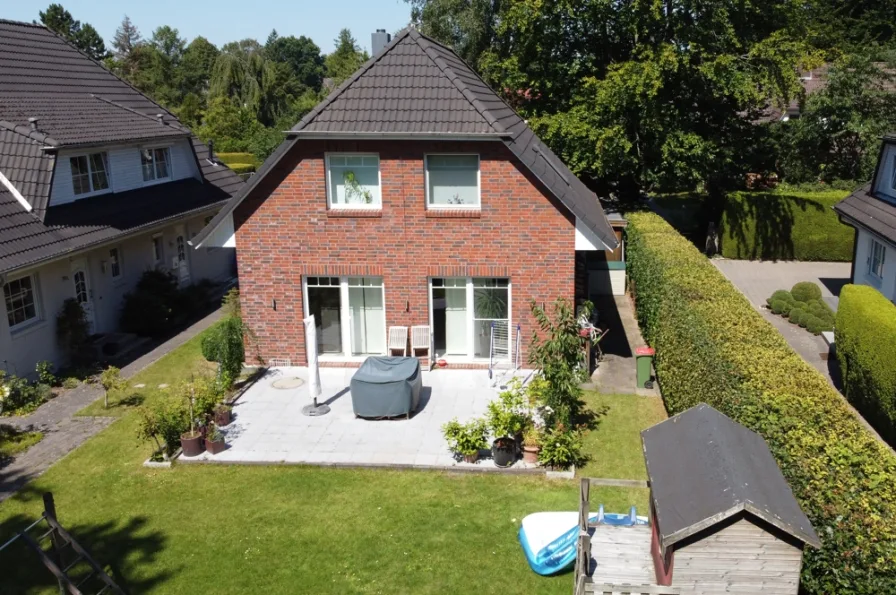 Ansicht Sommer - Haus kaufen in Hamburg-Sasel - VERKAUFT - Einfamilienhaus in familiengerechter Lage