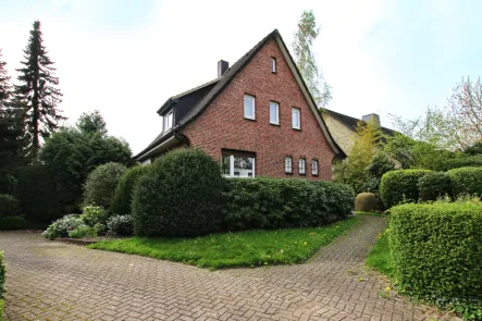 Ansicht - Haus kaufen in Hamburg - Sasel - Einfamilienhaus in bestechender Lage!