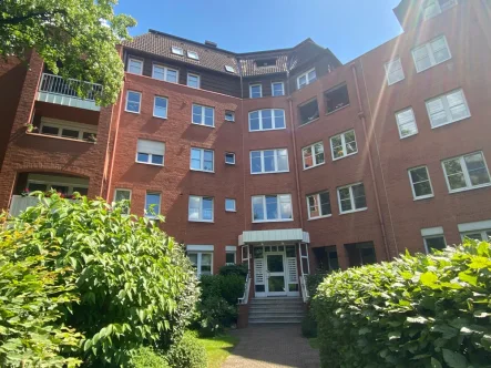 Ansicht - Wohnung mieten in Hamburg-Poppenbüttel - Sie sind für 2-4- Jahre beruflich in Hamburg und suchen eine hochwertige Wohnung in Top-Lage?