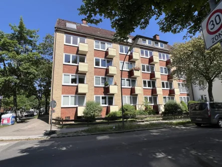Hausansicht - Wohnung kaufen in Hamburg-Barmbek - für Eigennutzer oder als Kapitalanlage im beliebten Komponistenviertel