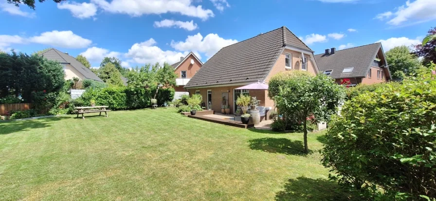 Gartenansicht - Haus kaufen in Itzstedt - Familiengerechtes 5-Zimmer-Einfamilienhaus in Bestlage von Itzstedt