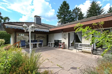 Terrasse - Haus kaufen in Hamburg / Lemsahl-Mellingstedt - Bungalow auf uneinsehbarem Grundstück in ruhiger Lage