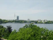 Gegenüber der Alster