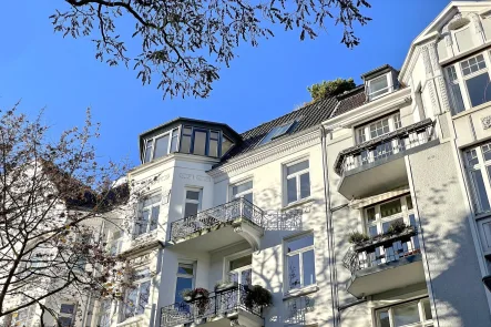 Blick auf das Dachgeschoss - Wohnung kaufen in Hamburg - Bestlage HH-Eppendorf: Wohnen mit Loft-Charakter und toller Dachterrasse
