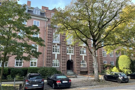 Attraktives Gebäude - Wohnung kaufen in Hamburg - Exklusive Wohnlage: Großzügiges Wohnen mit Stil!