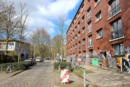 Blick in die Straße - Wohnung kaufen in Hamburg - Szenelage, schöne Wohnung, Super-Zustand, tolle Atmosphäre!