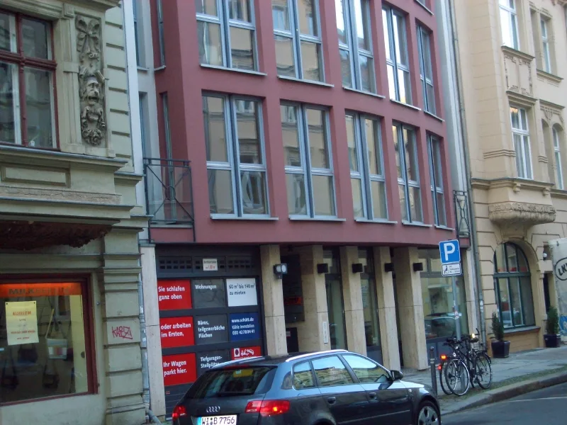 Straßenansicht - Garage/Stellplatz mieten in Berlin - Tiefgaragenstellplatz in Berlin-Mitte