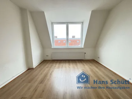  - Wohnung mieten in Kiel - 3 Zimmer im Dachgeschoß mit Einbauküche