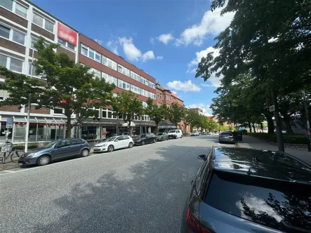 Straßenansicht - Büro/Praxis kaufen in Kiel - Selbstnutzung und Kapitalanlage -   Geschäftshaus in repräsentativer u. zentraler Lage von Kiel 