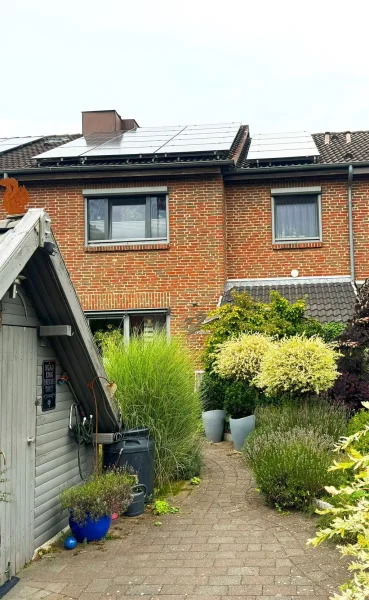 Eingangsseite - Haus kaufen in Barkelsby - Reihenmittelhaus, sehr gepflegt, in ruhiger Lage von Barkelsby bei Eckernförde