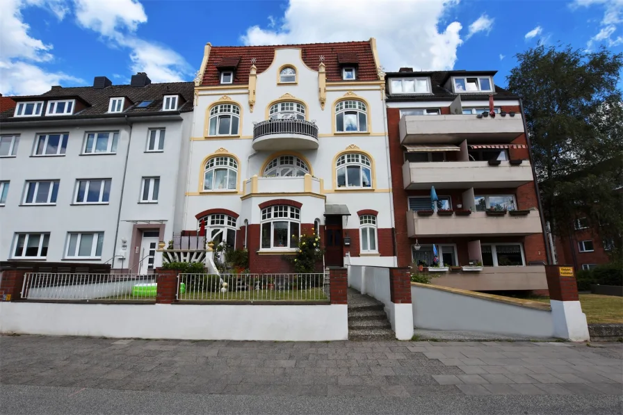 Frontansicht - Haus kaufen in Lübeck - Kapitalanlage oder Projekt? Lübeck Zentrum: Jugendstil MFH, 6 WE, Garagen, Garten, OTTO STÖBEN GmbH.