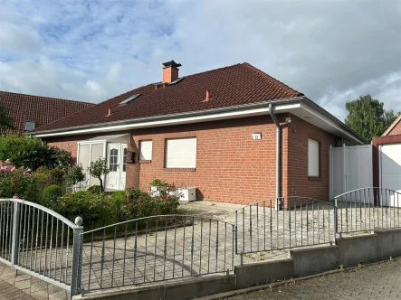 Außenaufnahme - Haus kaufen in Schönberg - In Ostseenähe: Ebenerdiger Bungalow mit Garage in ruhiger Lage von Schönberg! OTTO STÖBEN GmbH
