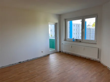 Wohnzimmer - Wohnung mieten in Kiel - Frisch renoviert: 3-ZW in der Helsinkistr. 98 in Kiel zu vermieten! OTTO STÖBEN GmbH