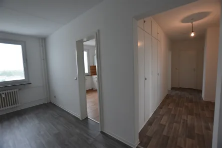 Flur - Wohnung mieten in Bad Schwartau - 3-Zimmer-Wohnung + Gäste-WC + Balkon + optional Garagenstellplatz in Bad Schwartau OTTO STÖBEN GmbH