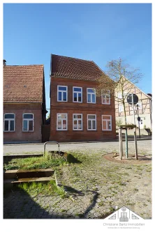 Hausansicht vorn - Haus kaufen in Rehna - Stadthaus mit Garage und Innenhof in Rehna zu verkaufen