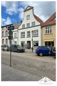 Hausansicht straßenseitig - Büro/Praxis mieten in Wismar - Gewerberäume in Hafennähe der Wismarer Altstadt zu vermieten