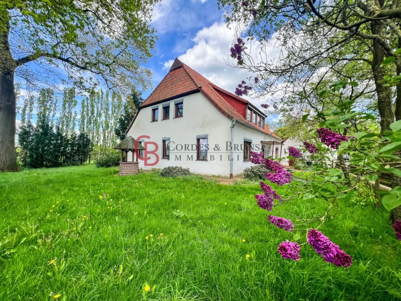 Titel - Haus kaufen in Verden (Aller) - Verden Walle| Großes Zweifamilienhaus mit ehem. Stallungen auf 2 Hektar Eigenland *provisionsfrei*