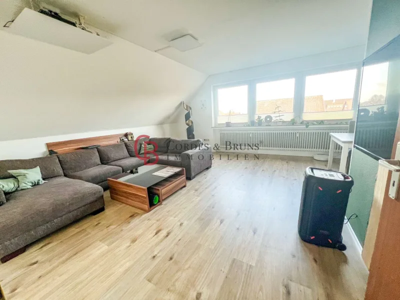 Wohnzimmer - Wohnung mieten in Langwedel - Helle freundliche Dachgeschosswohnung in beliebter ruhiger Lage in Langwedel