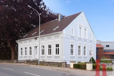 Straßenansicht - Haus kaufen in Dinklage - *Provisionsfrei für Käufer* 4 kernsanierte Eigentumswohnungen in einem denkmalgeschütztem, stadtprägendem Gebäude von Dinklage