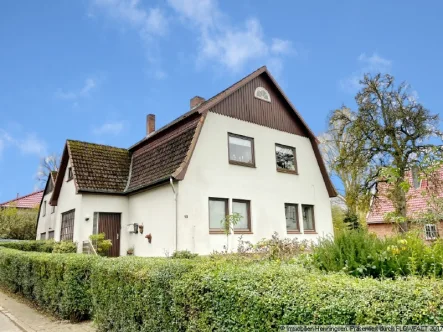 Ansicht Vorne - Haus kaufen in Süderbrarup - Solide Investition: Mehrfamilienhaus-voll vermietet