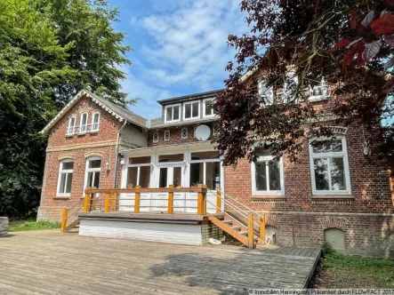 Haupthaus Ansicht Süd - Haus kaufen in Esgrus - Resthof mit Eigenland, Appartements & Park-Ostsee nur 7500 m