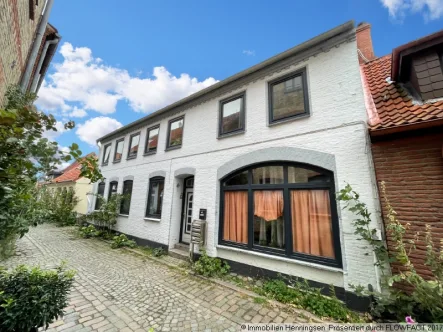 Ansicht aussen 2 - Haus kaufen in Eckernförde - Reserviert-Altstadtflair in Eckernförde: Kleines MFH unweit des Hafens