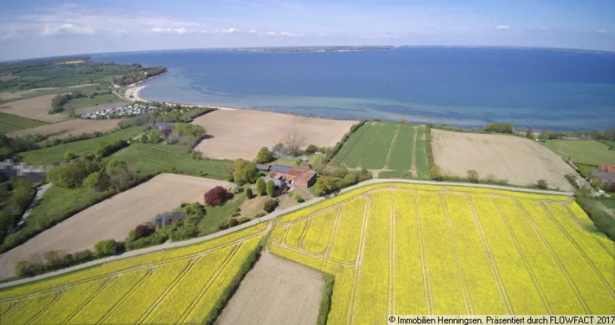 Luftaufnahme 3apix - Haus kaufen in Steinberg - Resthof direkt am Meer-250 m eigenes Ufer-7,5 ha